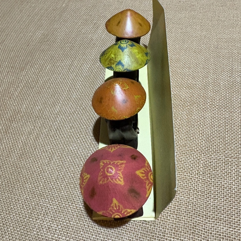 Pier 1 Imports Napkin Ring Holders Carved Wood Asian Hat Set Of‎ 4 New In Box - Picture 6 of 11